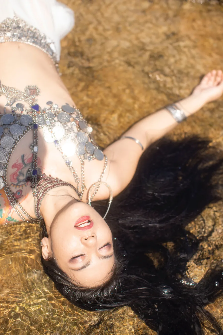 浅瀬でのSacred Body Meditation
